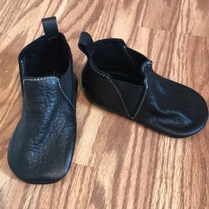 Freshly Picked Onynx Chelsea Soft Boot Toddler 7